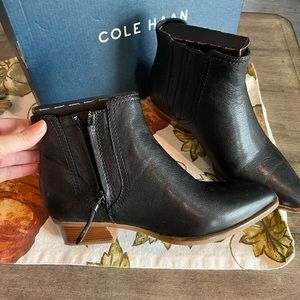 Cole Haan womens so 9 black leather booties